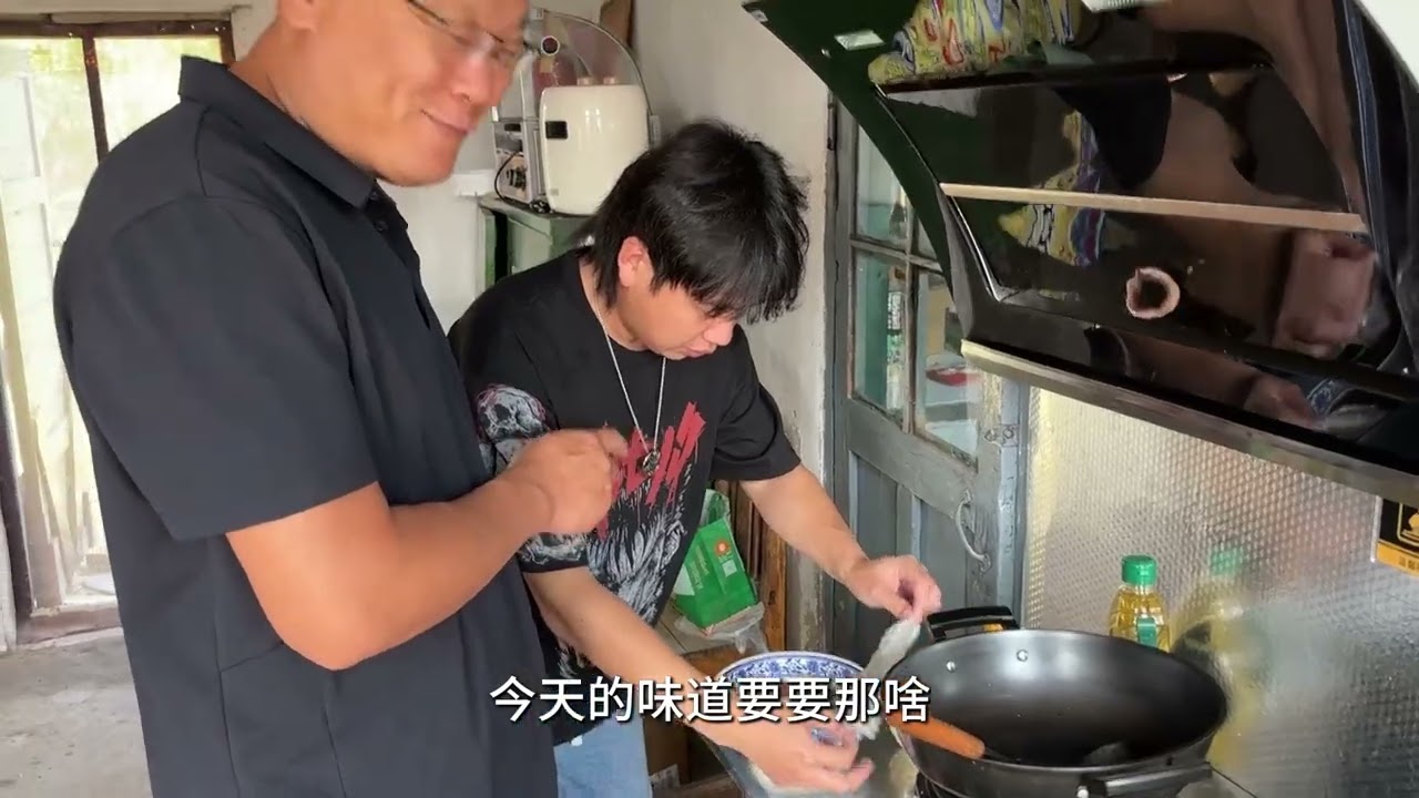 六个男人搞了一个快乐基地，生活了一年每天连坐打游戏