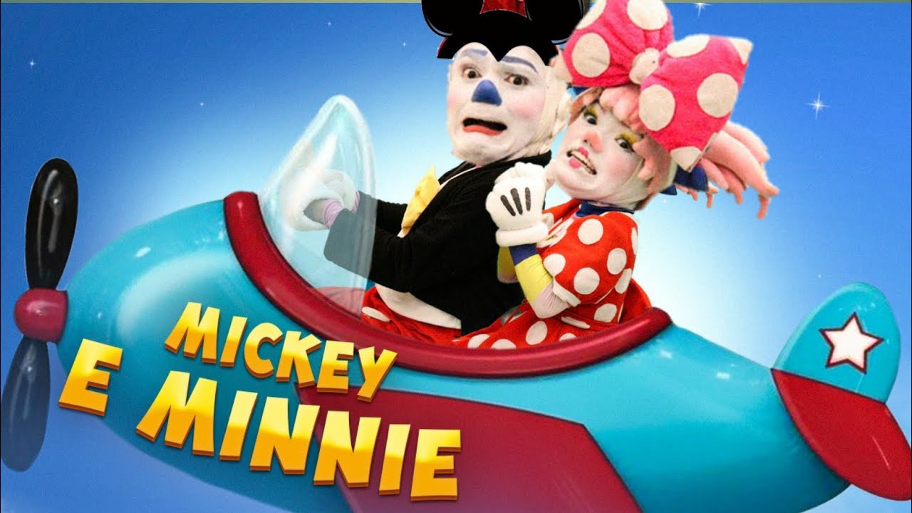 Brincamos de ANDAR de AVIÃO e fingimos ser MICKEY e MINNIE | Turma da Pakaraka
