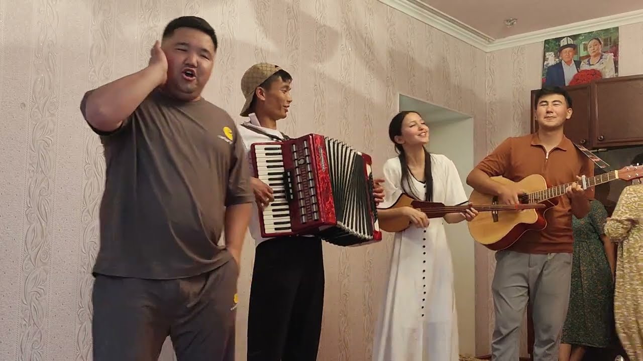 Укмуш экен ырдаганы, ушуну айт ырчы деп.