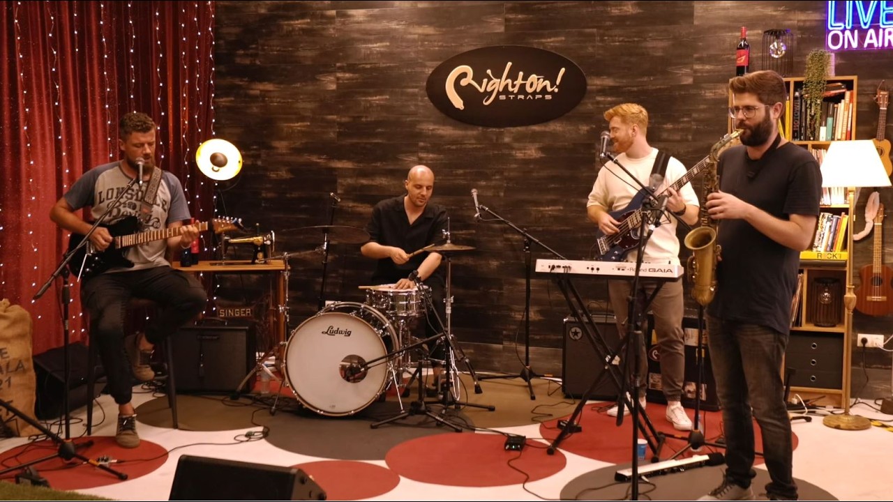 Valmuz - RightOn Session live music performance at RightOn! Straps #Valmuz #music