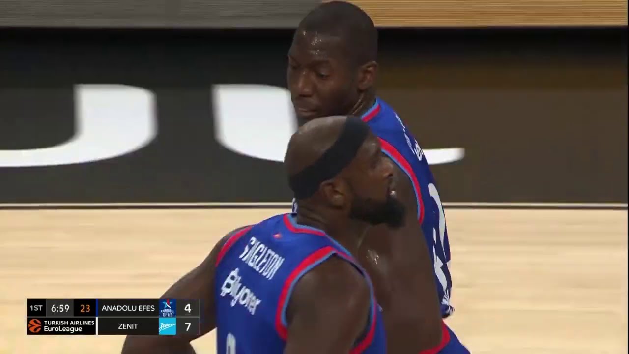 01.10.2020 / Anadolu Efes - Zenit / Krunoslav Simon