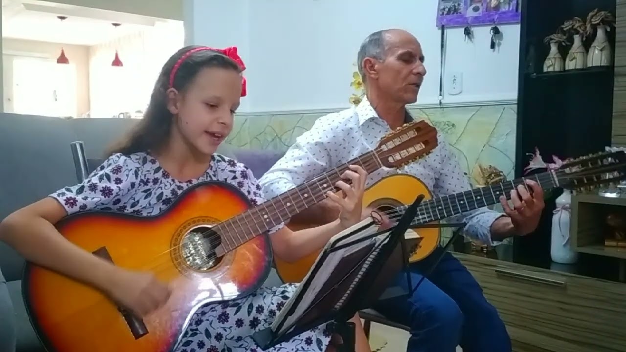 Hino 225 CCB - Professor Rosario  com a aluna Ana Luísa. Viola Caipira ( 3 meses de aula )