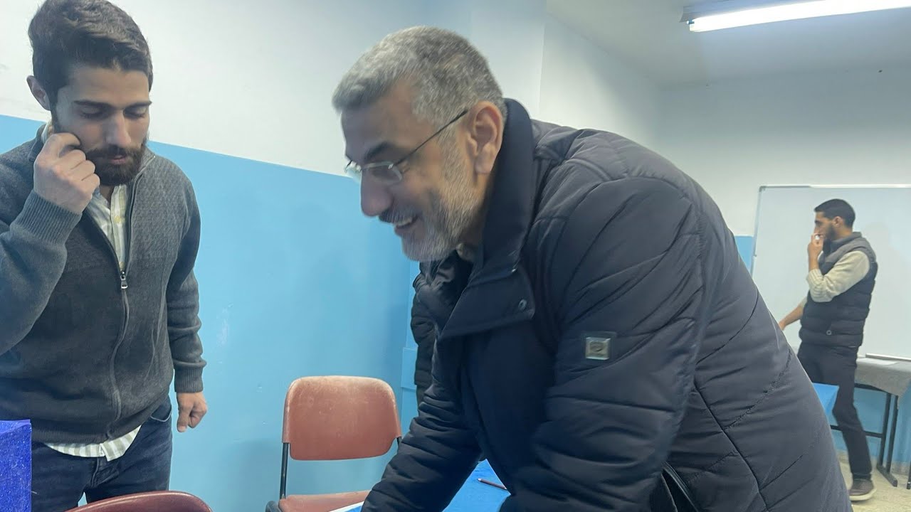 شهدت اليوم مدرسة ذكور رواد العلم الثانوية عرساً ديموقراطياً حضارياً راقياً