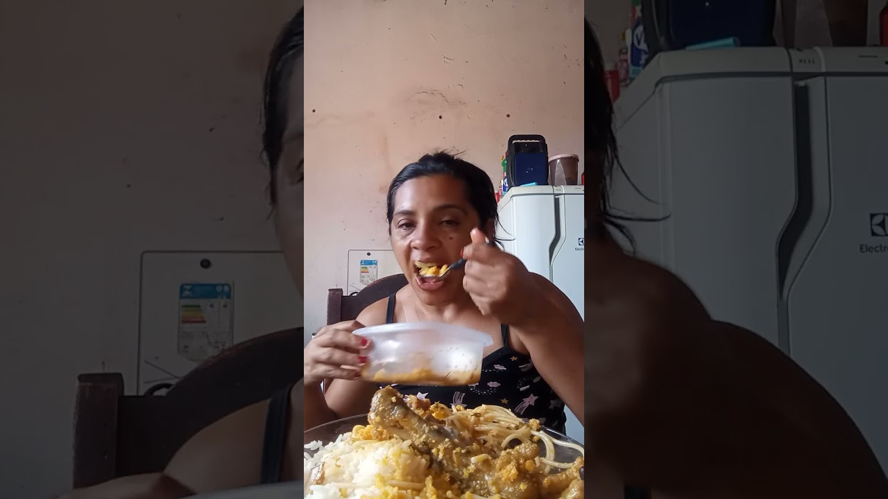 Apareceu uma doida no meu almoço kkk