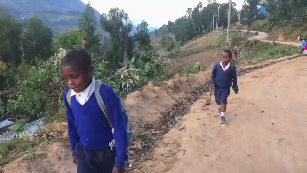 Morogoro-Mgeta-Nyandira. Mwanafunzi akitembea umbali mrefu kwaajili ya kuitafuta elimu. Part1