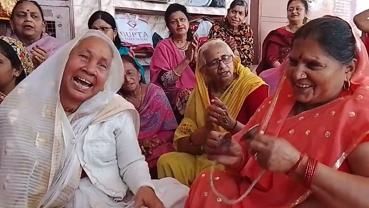 अम्मा जब भी गाती हैं धमाल मचाती है मेरे पैरों में छाले पड़ गए गोदी में उठा ले ओ सांवरे👌🔥❤️🕉️🎉🙏🏻💃