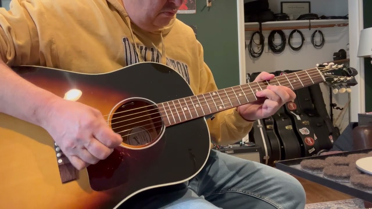 Gibson J 45 Standard : Yamaha Red Label FG5 Gloss