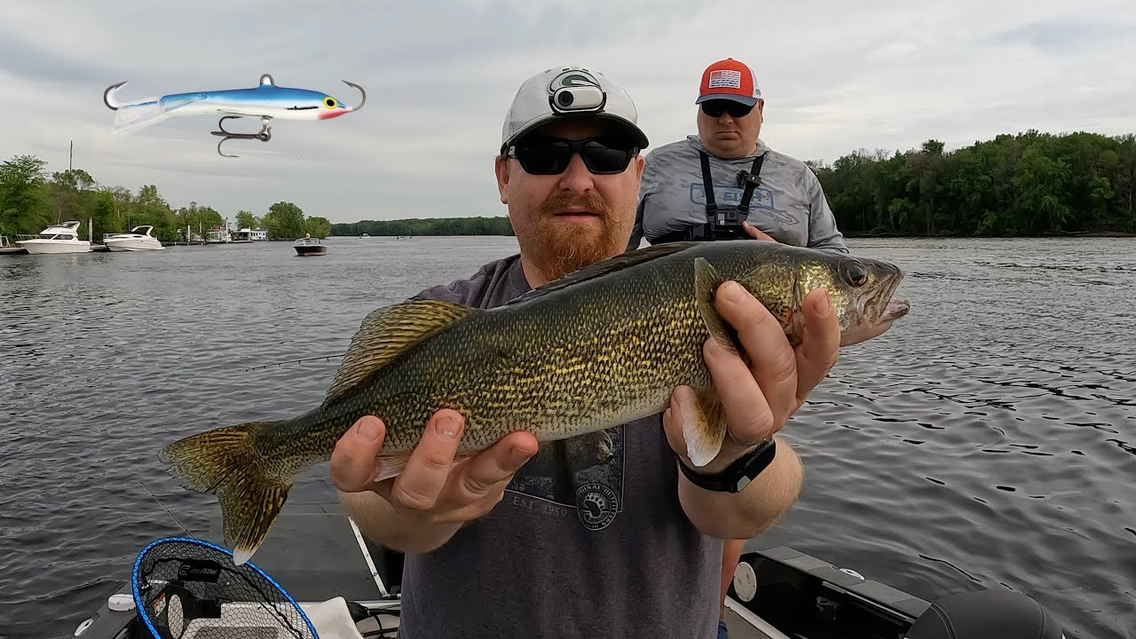 Snap Jigging for Mississippi River Walleye and Sauger
