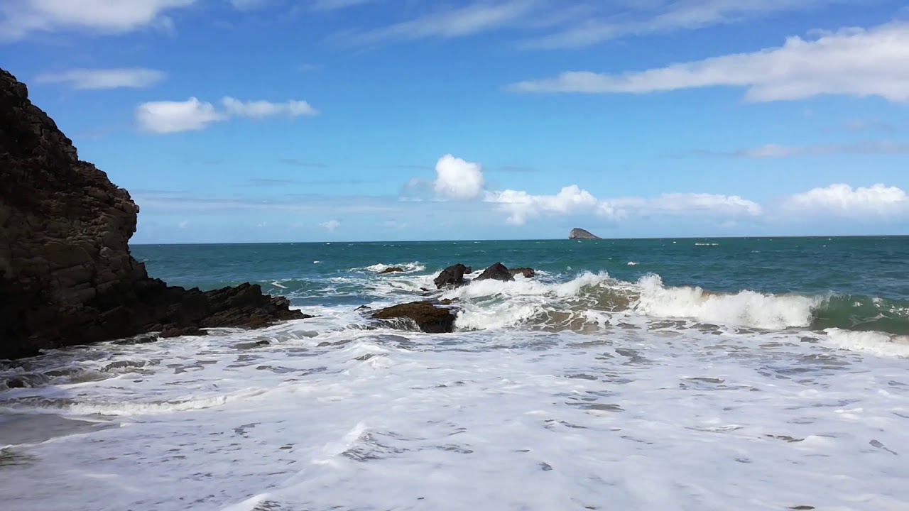 Bewegte See am FKK-Strand hinter der Plage de Tillet, NW von Basse-Terre, Guadeloupe