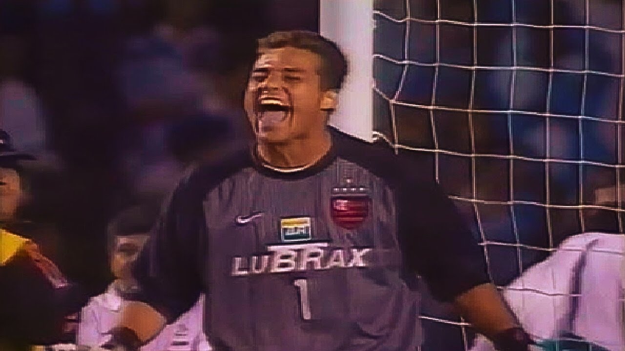 Julio Cesar garante o Flamengo na final da Mercosul (2001)