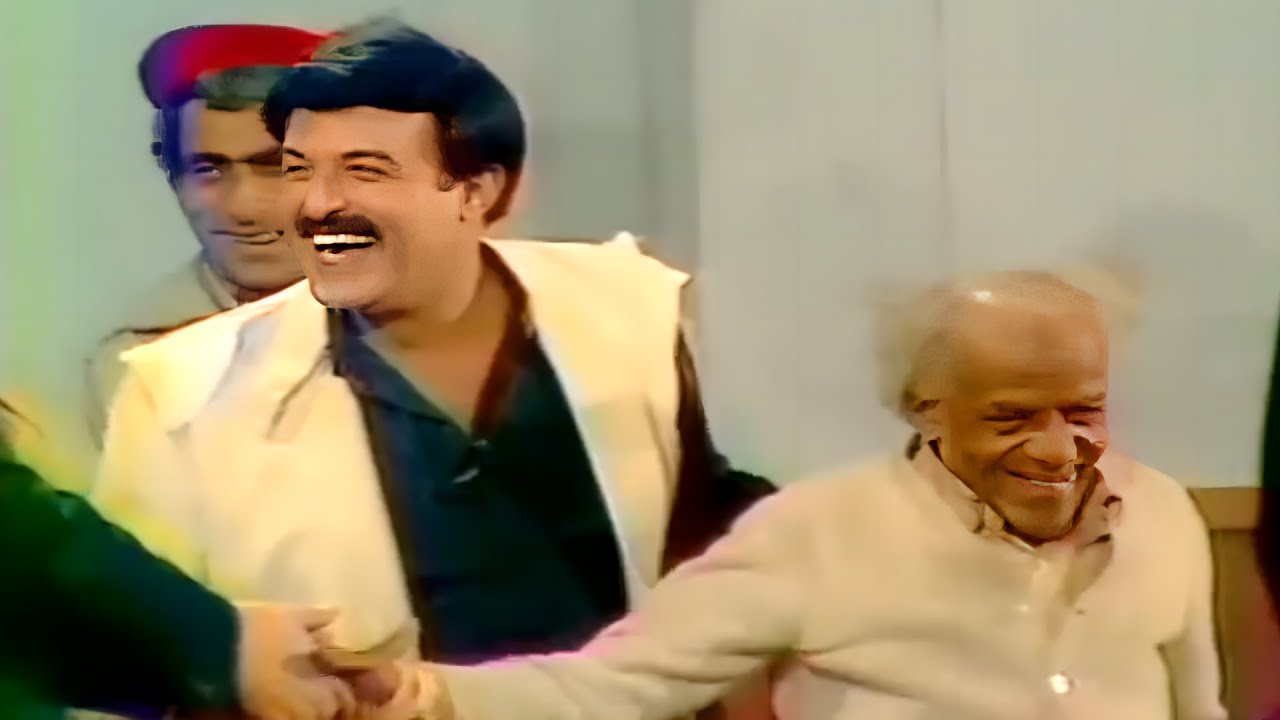 كوميديا سمير غانم وهو بيتريق على الفنانين عمرو دياب واسعاد يونس والجمهور يضحك بهيستريا 😂😂 صريخ ضحك 🤣