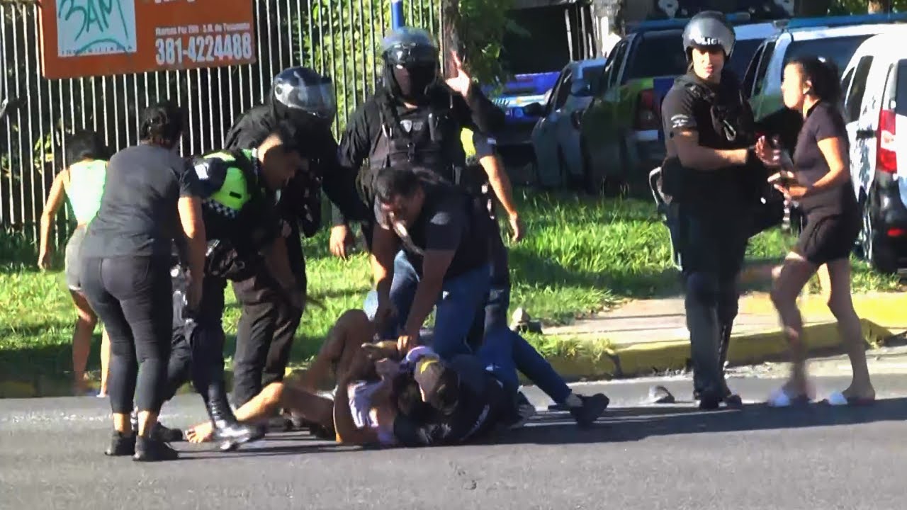 Forcejeos y gritos tras la muerte de un joven de 21 años en el parque Guillermina