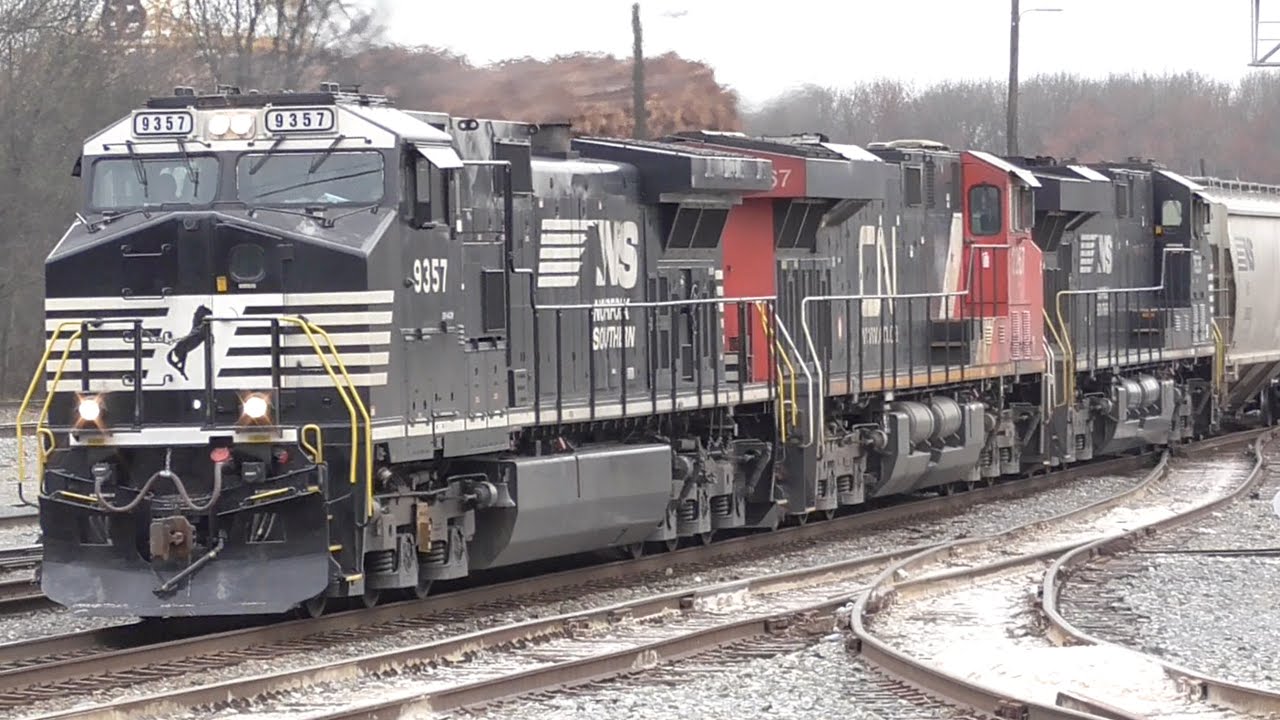 [28] In the Center of the Web, Part 2/3: NS Trains and Yard Jobs, Macon GA, 02/20/2016 ©mbmars01