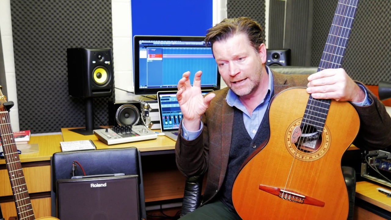 Acoustic Amplifier review - Roland AC33