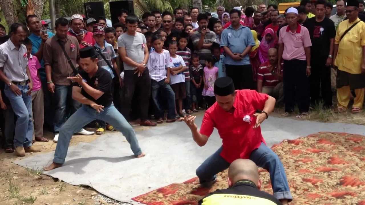 Paduka Adik Abang Silat Depan Pengantin