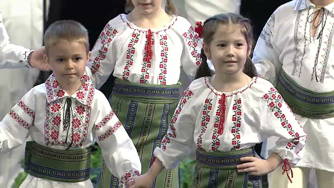 Tezaur folcloric: Festivalul Naţional de Coregrafie şi Folclor Petre Vlase, Bacău 2024 - p1 (@TVR1)