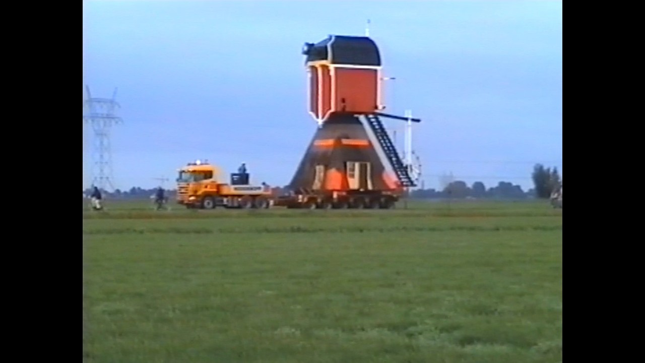 De verplaatsing van de Bosmolen in 2003.