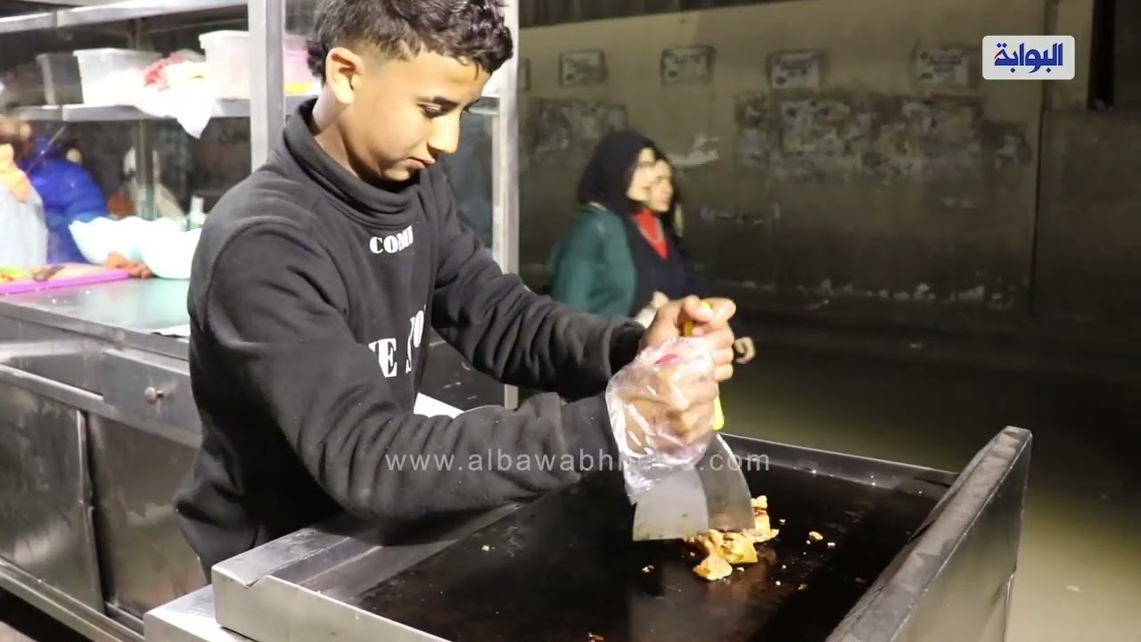 محمد ابن 16 عام.. قصة كفاح بين الدراسة وأكل العيش