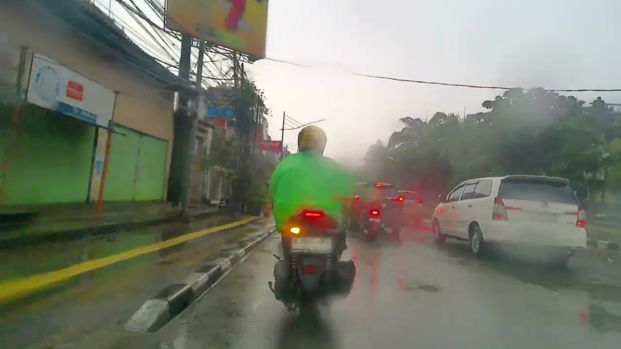Vlog pqgi ini hujan nya agak deras  brica AE3X
