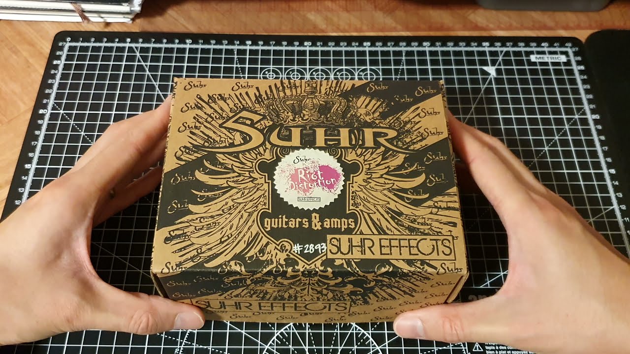 Unboxing Suhr Riot Distortion