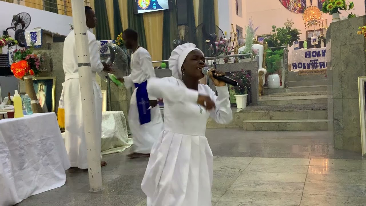 Spontaneous worship🔥 🕊️of Feranmi golden angel at 🌈🌈ccc Lagos  central cathedral ⛪️