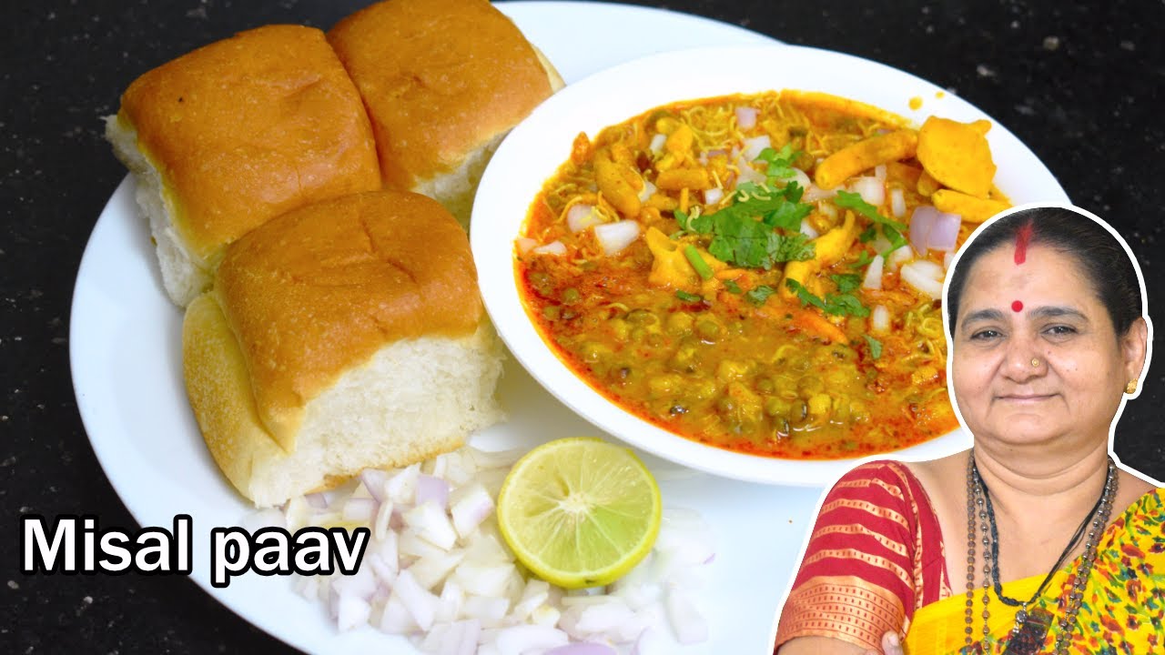 Misal Pav - मिसल पाव - Aru'z Kitchen Hindi - Hindi Recipe - Nashta Recipe in Hindi - Marathi Recipe