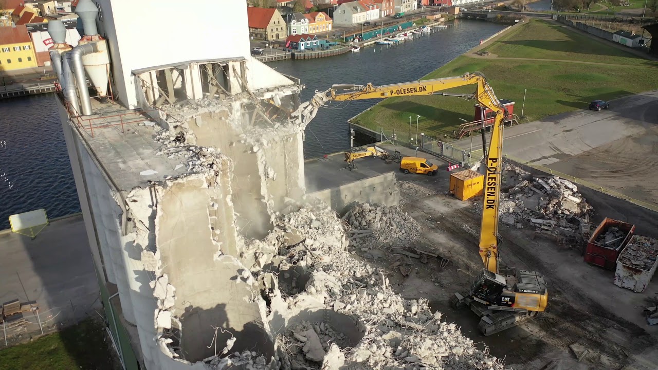 Nedrivning af den gamle KFK-silo på Nakskov havn