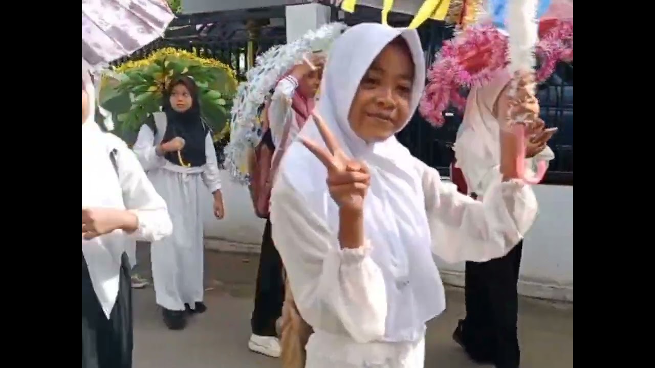 Pawai Ta'aruf : Paud Pertama Bunda, TK Dharma Wanita Pucangan dan SD Negeri 1 Pucangan 