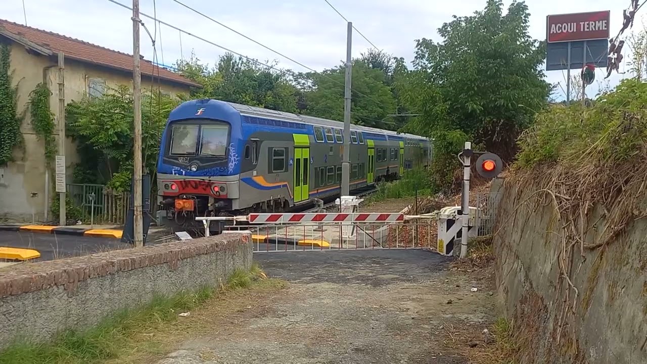 Passaggio a livello Visone (AL) modificato - Modified level crossing - Spoorwegovergang