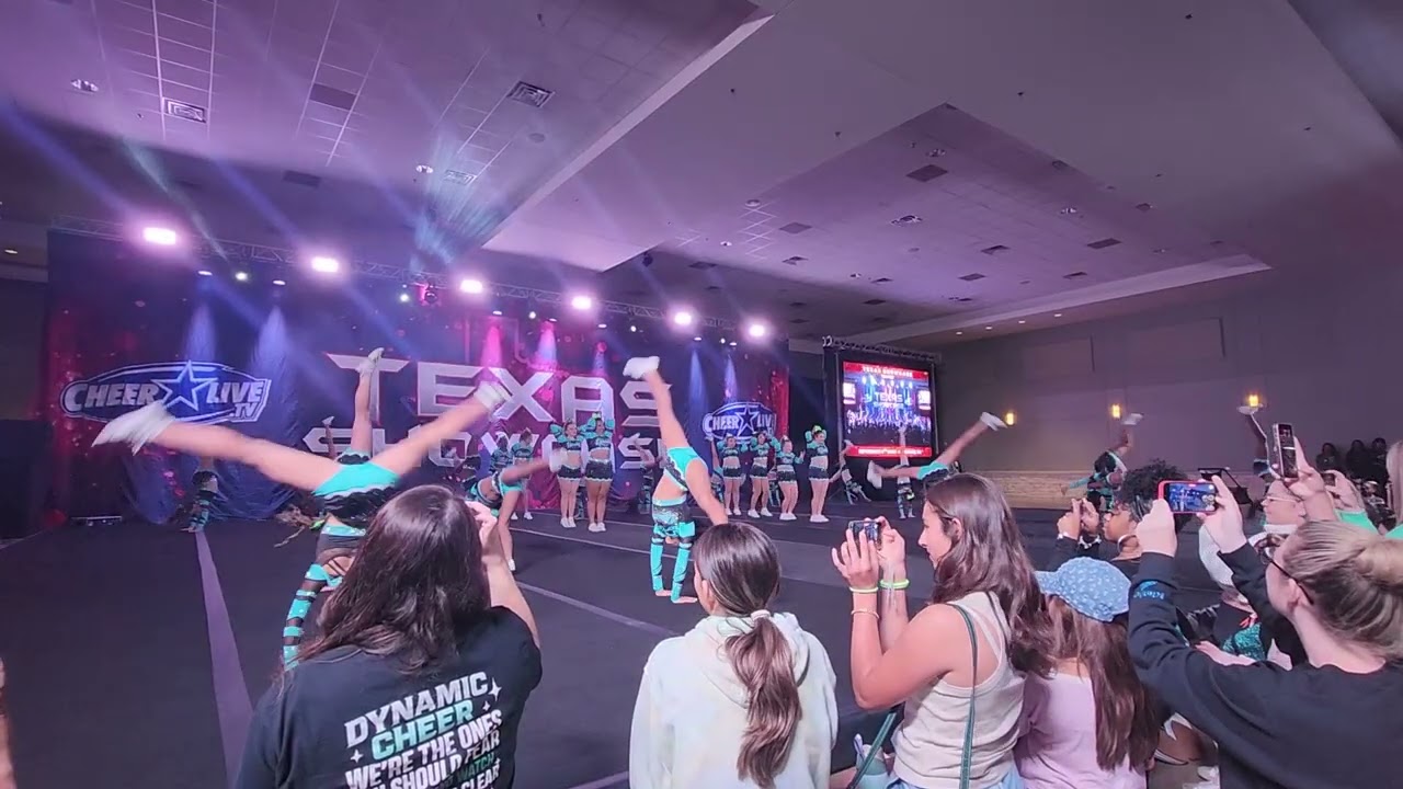 Dynamic Cheer Smoke