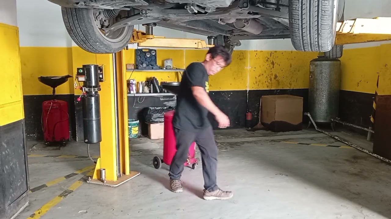 Toyota..... Nagpa change oil lang.....