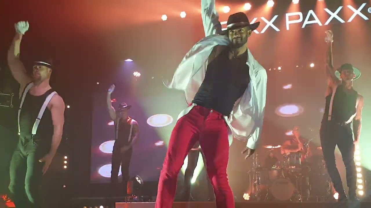 @SIXXPAXXofficial Live in Hamm am 4.11.22 mit einem Teil der Michael Jackson Nummer🥳