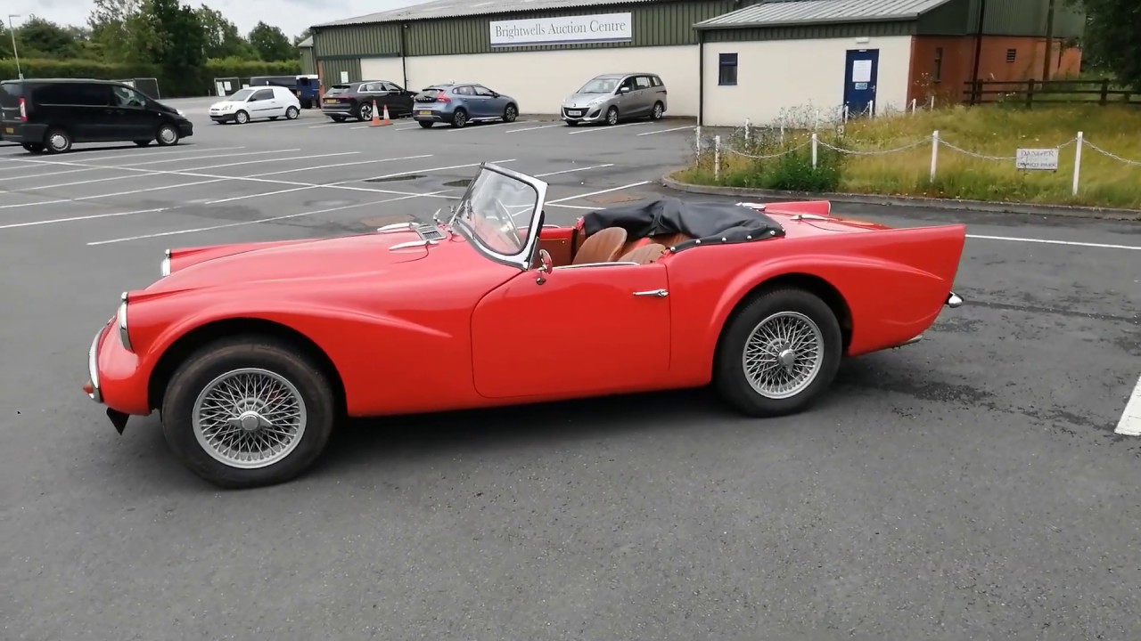 Lot 46 - 1963 Daimler SP250