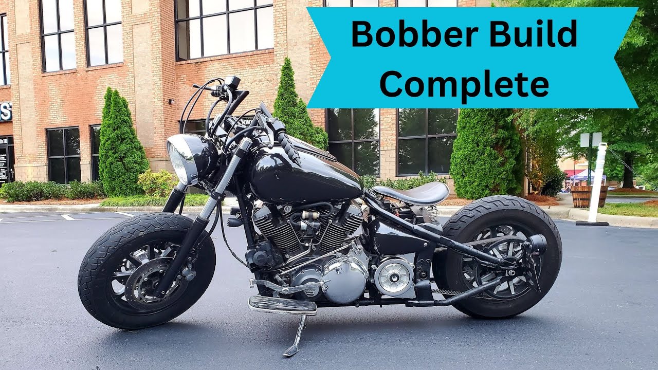 Мотоцикл Yamaha Roadstar Bobber 2005 года выпуска.