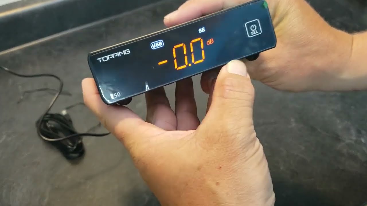 Предусилитель-ЦАП Topping E50 (с широким набором функций и исключительными характеристиками).