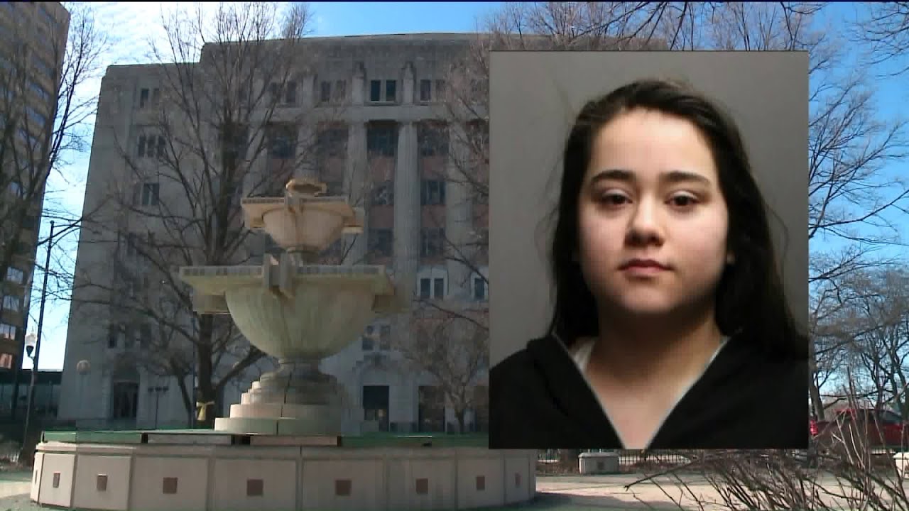 Woman, 19, charged with attempted murder of Chicago officer appears in court