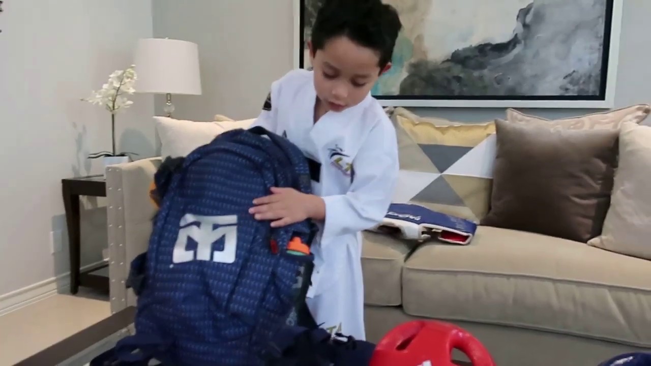 Mi equipo de taekwondo.  Esto es lo que tengo en mi mochila