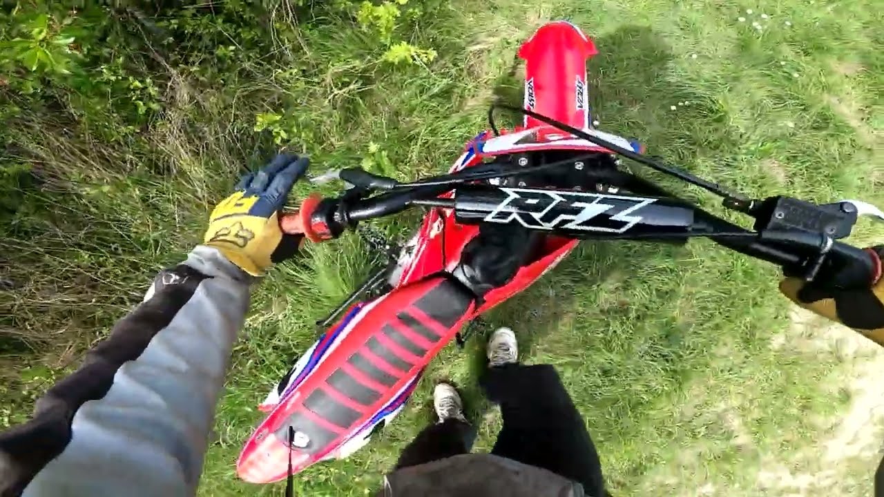 Enduro en Apollo RFZ et RXF et un YCF