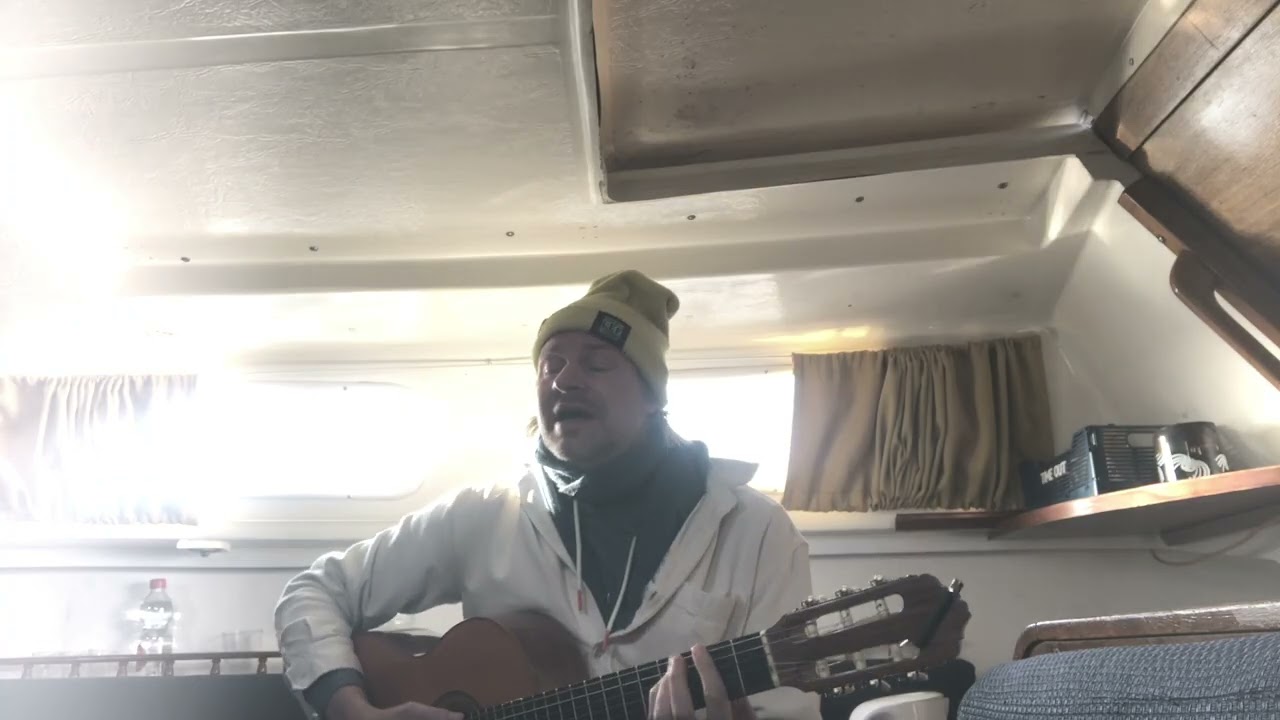 November – J.C. Bloem | Gedicht op muziek, gitaar & zang op de boot