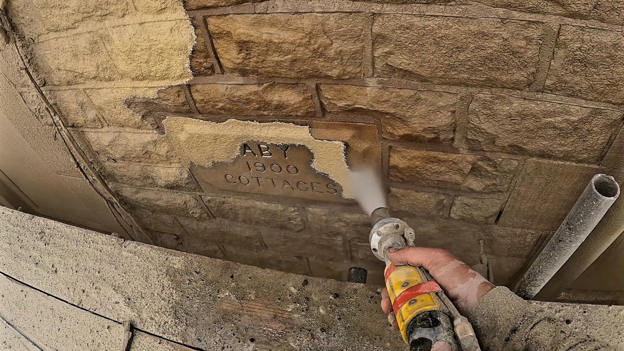 Removing Textured Paint off a Terrace House Dustless Blasting Sheffield sandblasting wet water ASMR