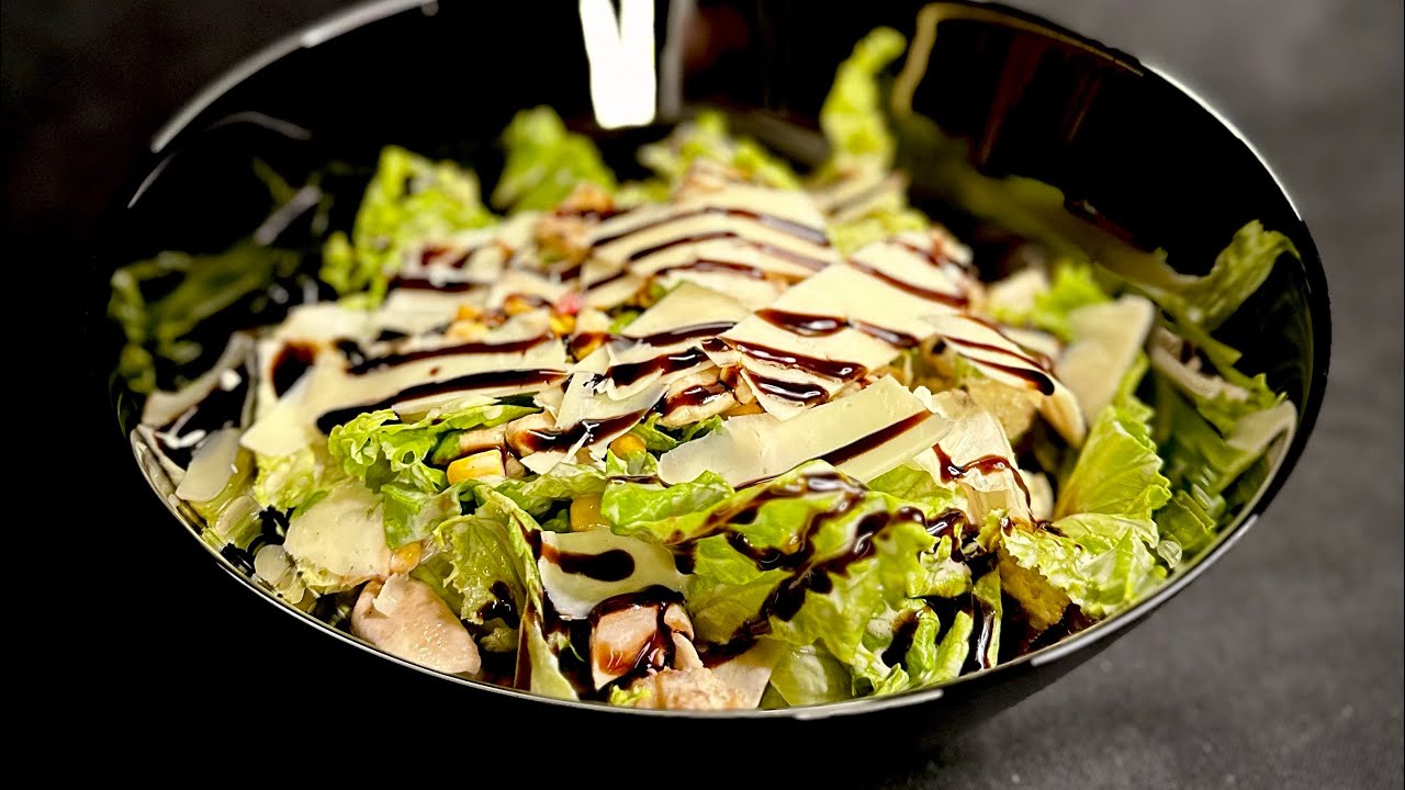 Sallatë Cezar me fileto Pule / Cezar salad with chicken fillet…