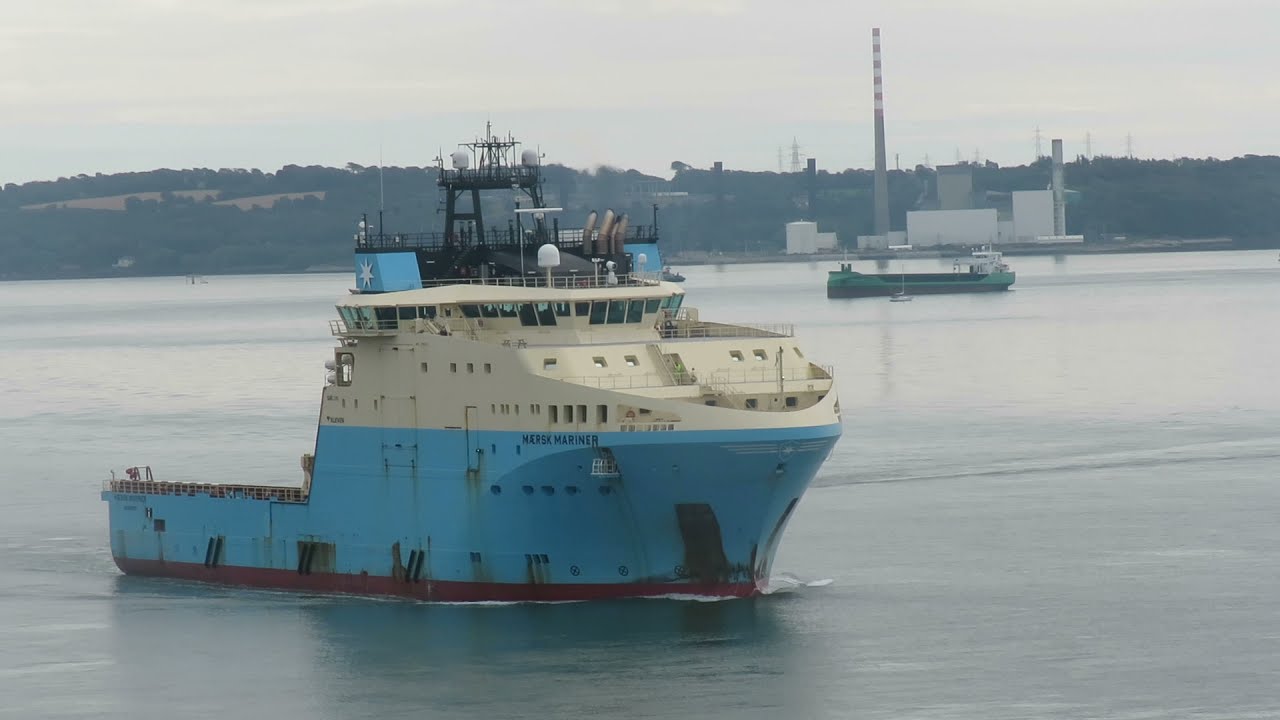 Maersk Mariner,  heading up channel in lower Cork harbour to Marino Point 25/09/21