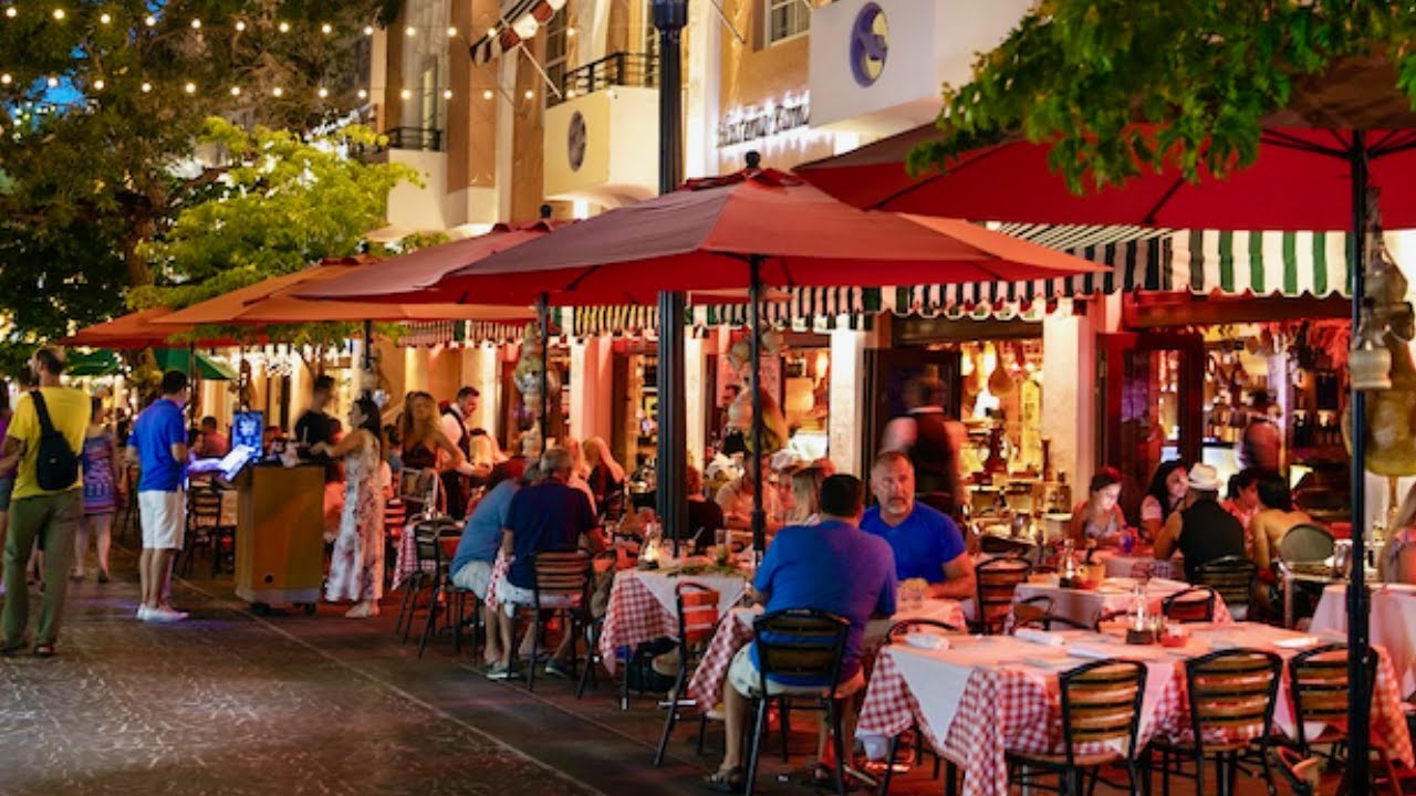 Miami South Beach nightlife - Espanola Way South Beach
