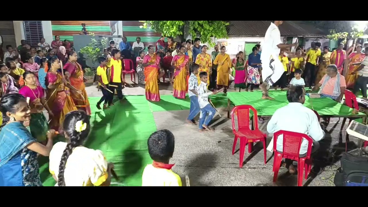 #కొల్లిపర గ్రామంలో# ఉత్సాహంగా కోలాటం# వేస్తున్న మహిళలు..