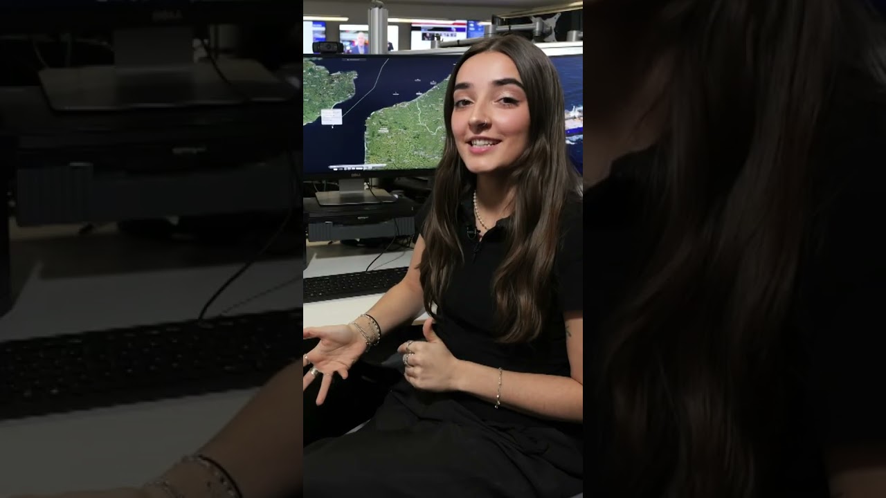 Телеканал Sky News отслеживает находящийся под санкциями российский танкер в Ла-Манше.