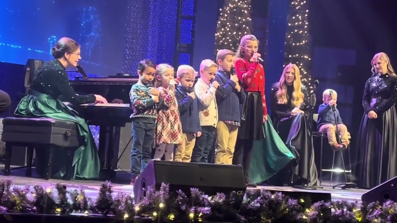 Mary Had A Baby - The Collingsworth Family Grands [12.12.25]