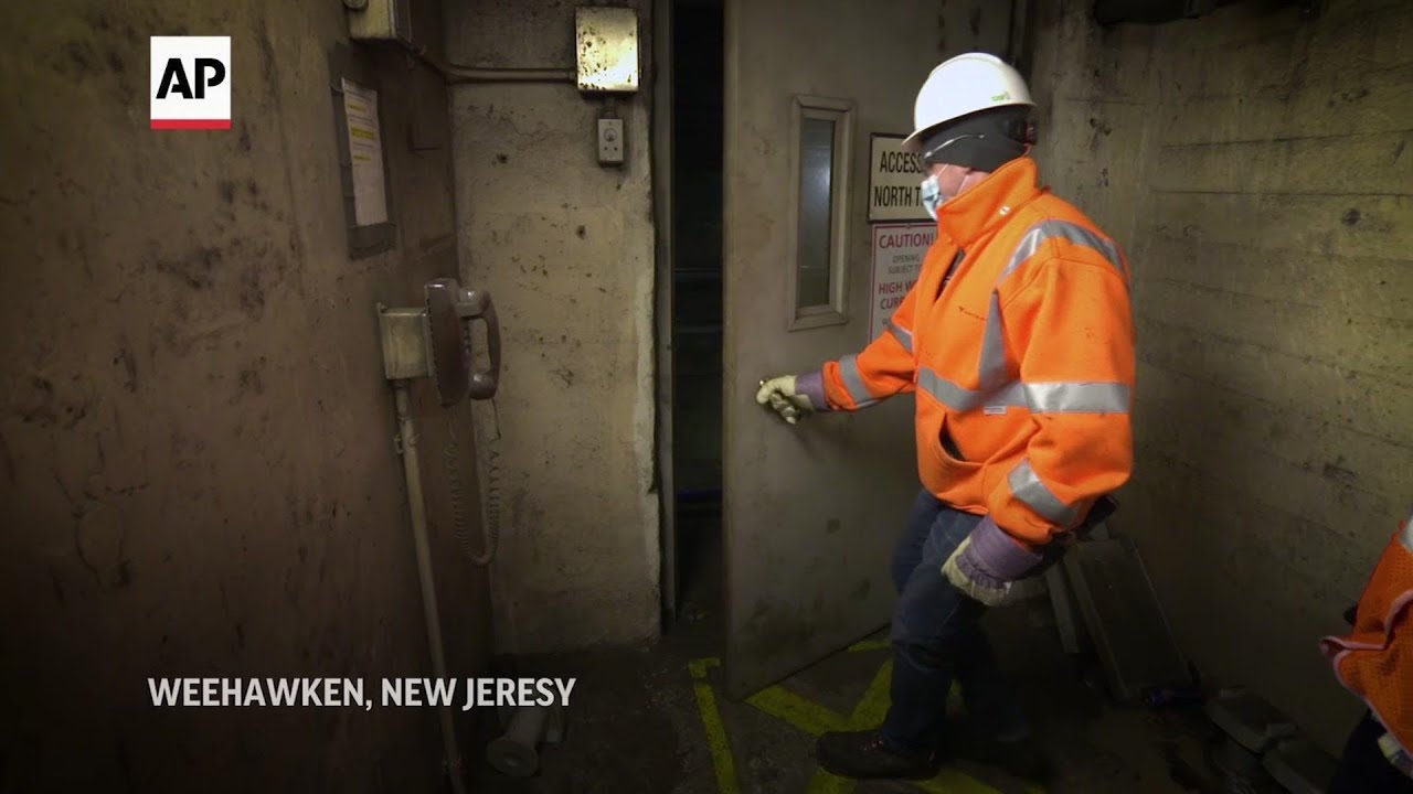 Workers race against time in aging NY rail tunnel