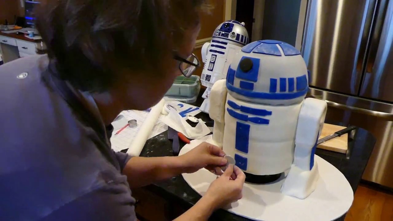 R2D2 Cake Build