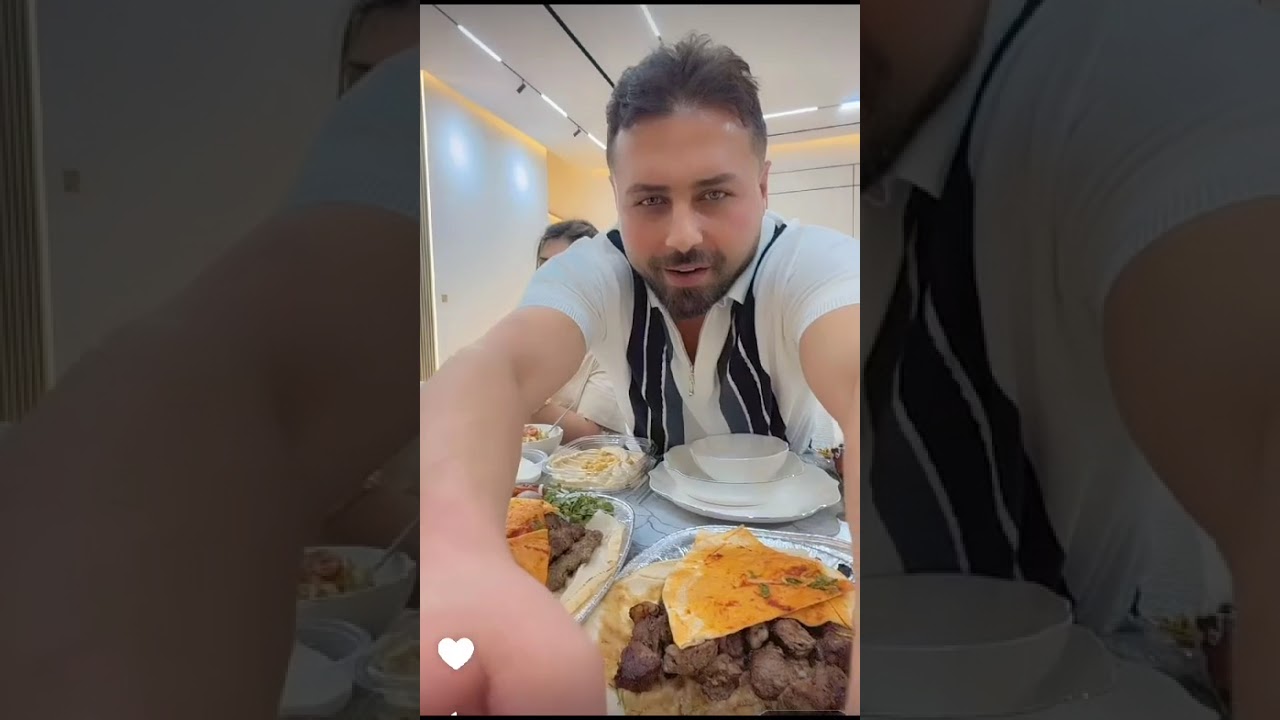 وأخيراً العشاء الاخير ريتشو وننوش طلبنا عشاء مشاوي بالفيلا… أجواء عائلية ولمّة ما بتتعوض 🔥❤️ ماما 