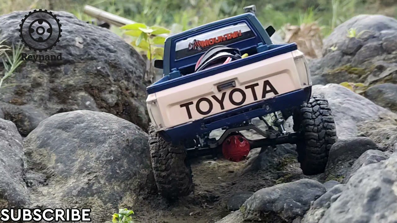 Toyota hilux vs Land Rover Defender D110  ( wpl c24 - MN d90 )